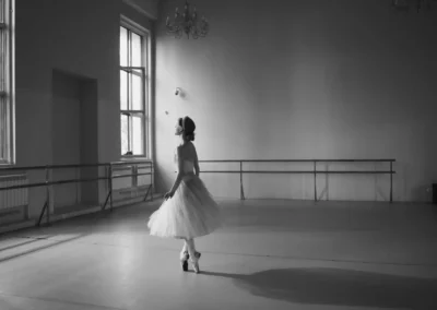 Bailarina de ballet ensayando en sala Urba 3