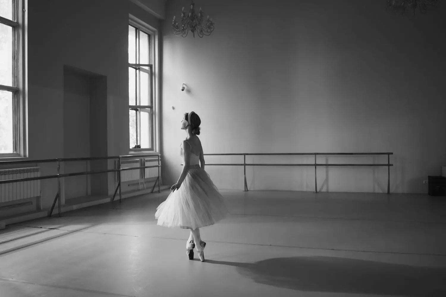 Bailarina de ballet ensayando en sala Urba 3