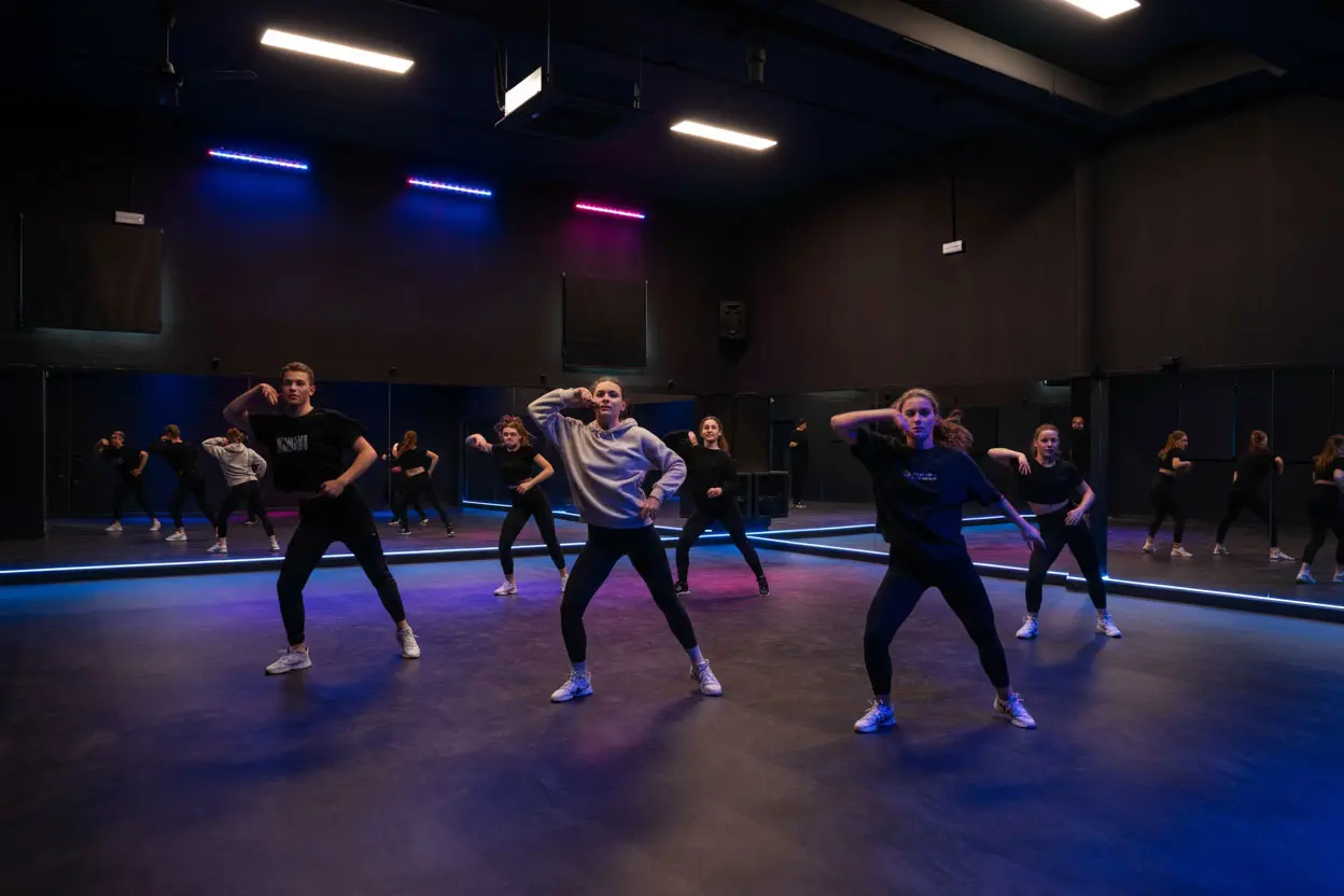 Clase de baile en la sala BLACK