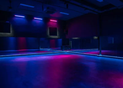 Sala Black con luces