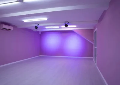Sala Pink con espejo y luces
