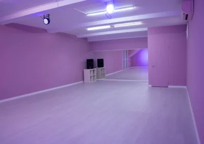 Sala Pink con espejo y luces