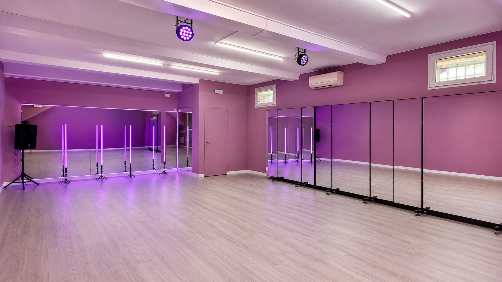 Clase de baile en la sala PINK